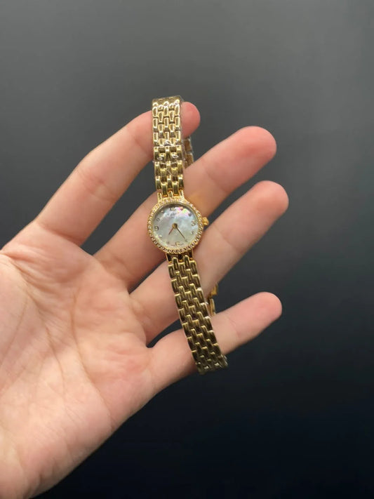 TT Golden Chain With White Dial  Quartz Watch